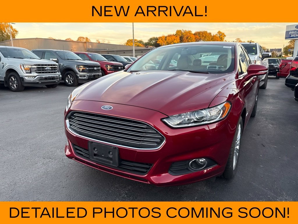 Used 2013 Ruby Red Metallic Ford SE image 1