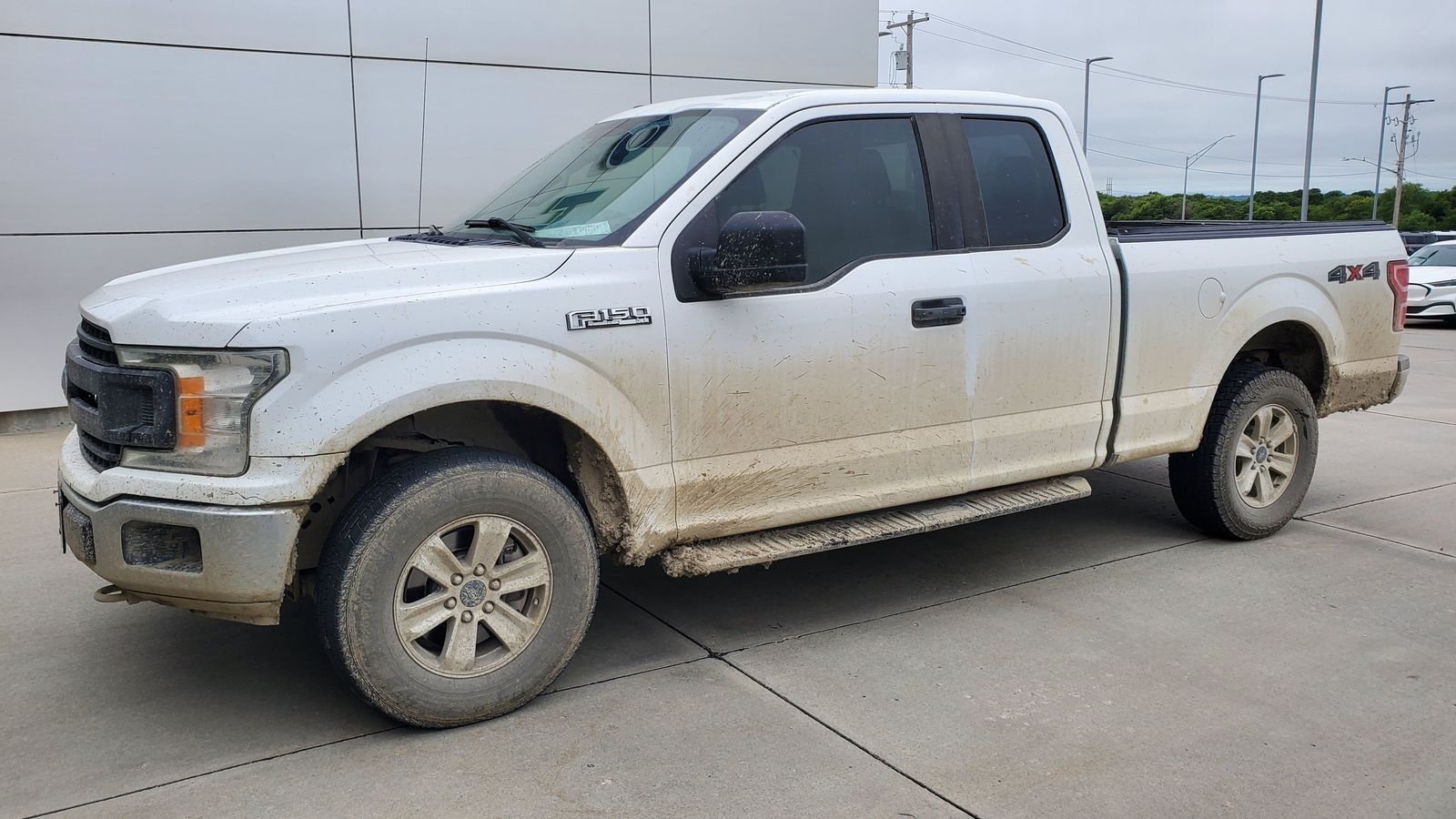 Used 2018 White Ford XL image 1