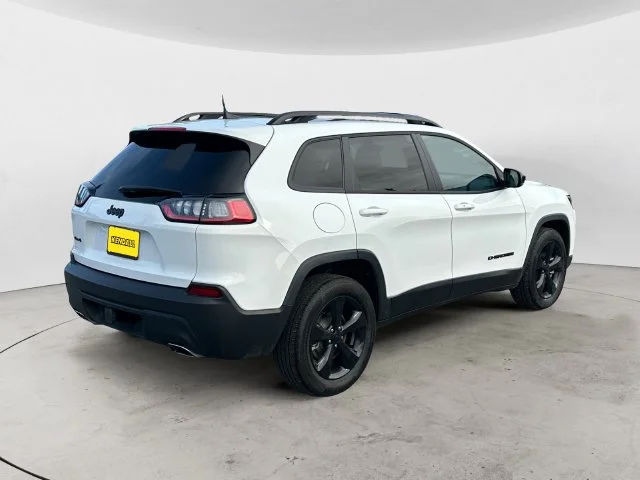 Used 2022 Bright White Clearcoat Jeep Latitude Lux image 5
