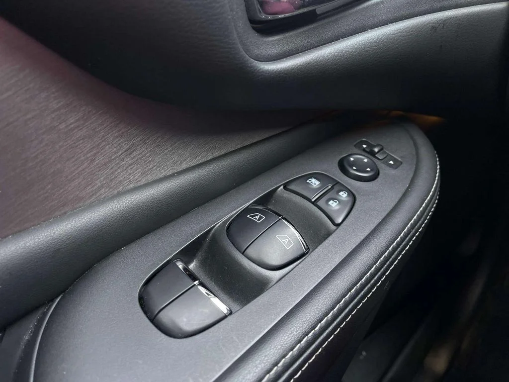 Used 2021 Magnetic Black Pearl Nissan SL image 22