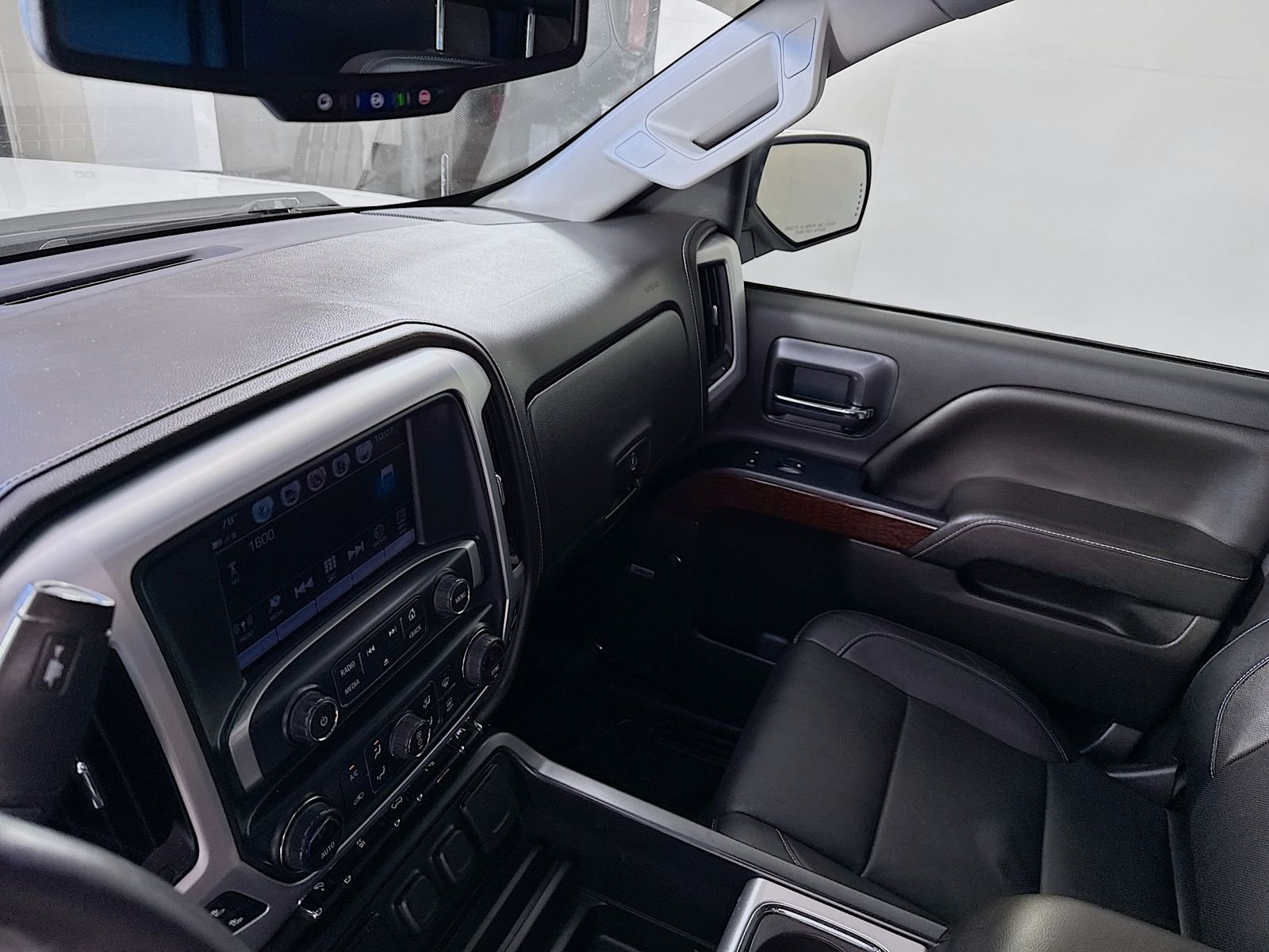 Used 2018 White GMC SLT image 6