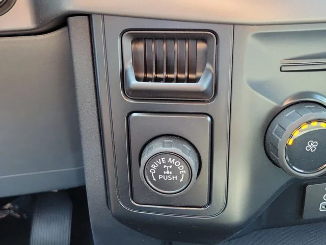 New 2026 Carbonized Gray Metallic Ford XLT image 28