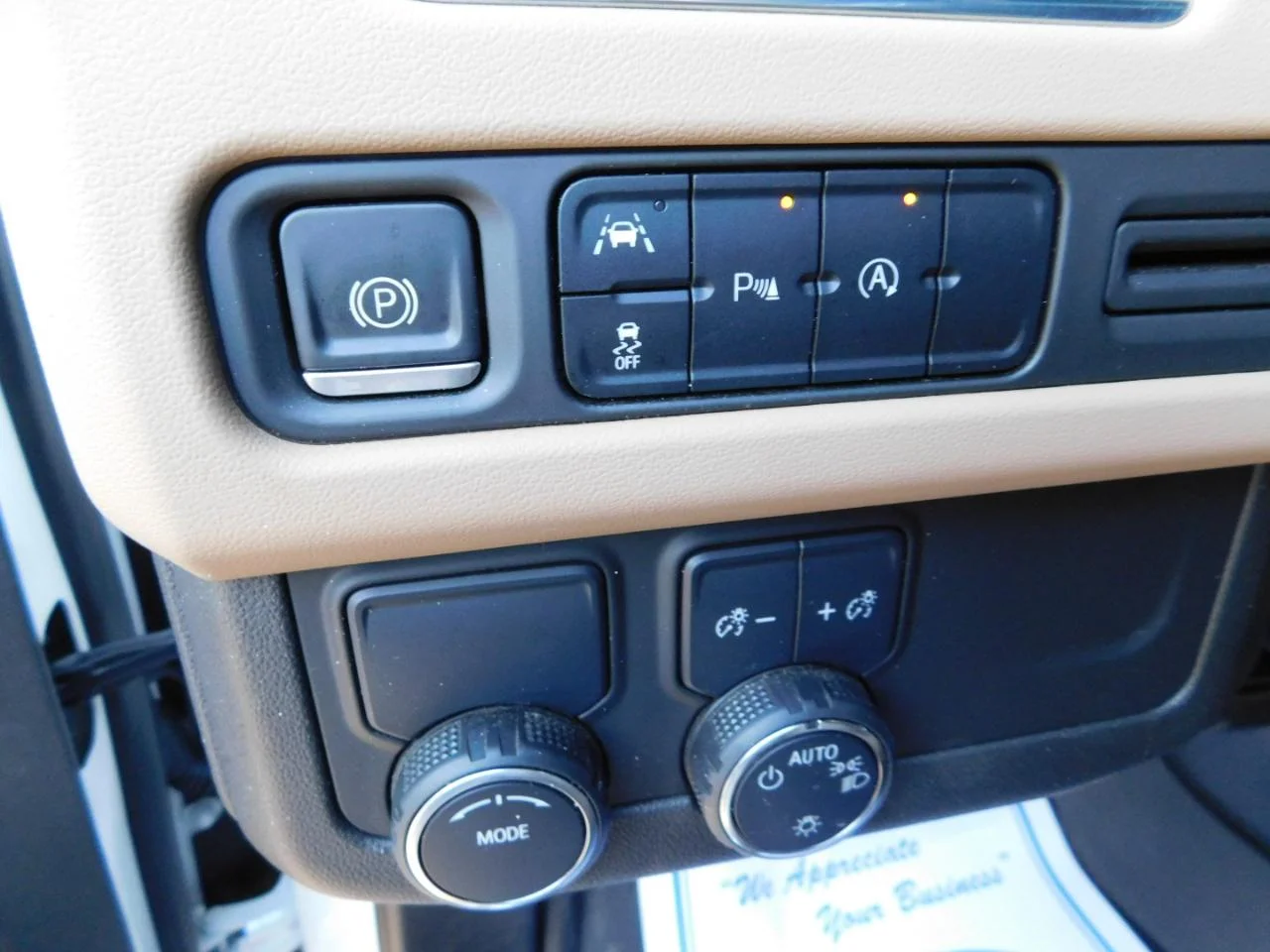 Used 2023 Iridescent Pearl Tricoat Chevrolet 2WD 4DR PREMIER image 35