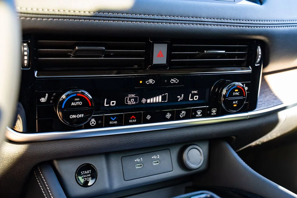New 2026 Boulder Gray Pearl / Super Black Two-tone Nissan Platinum image 19