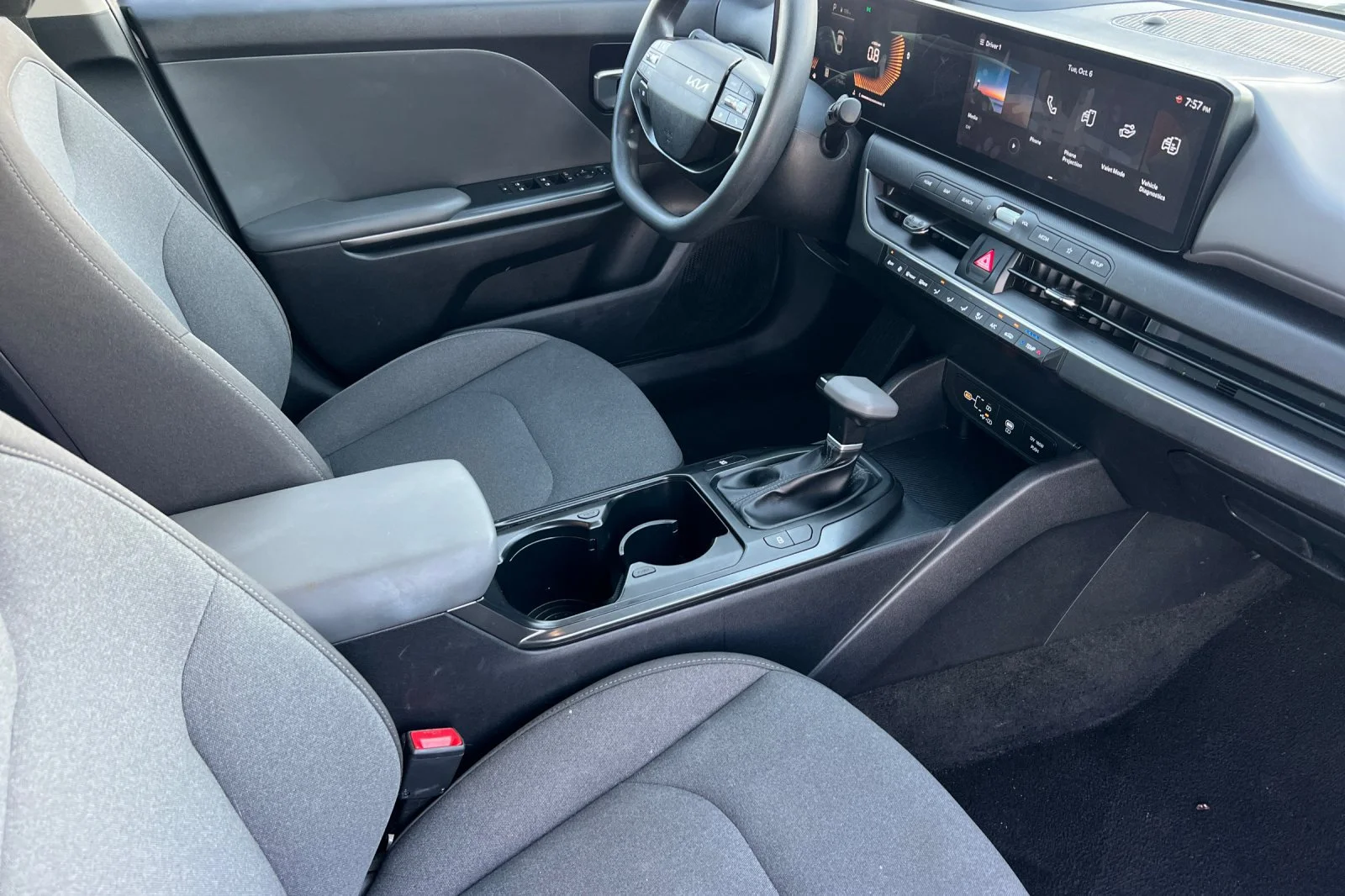Used 2025 White Kia LXS image 15