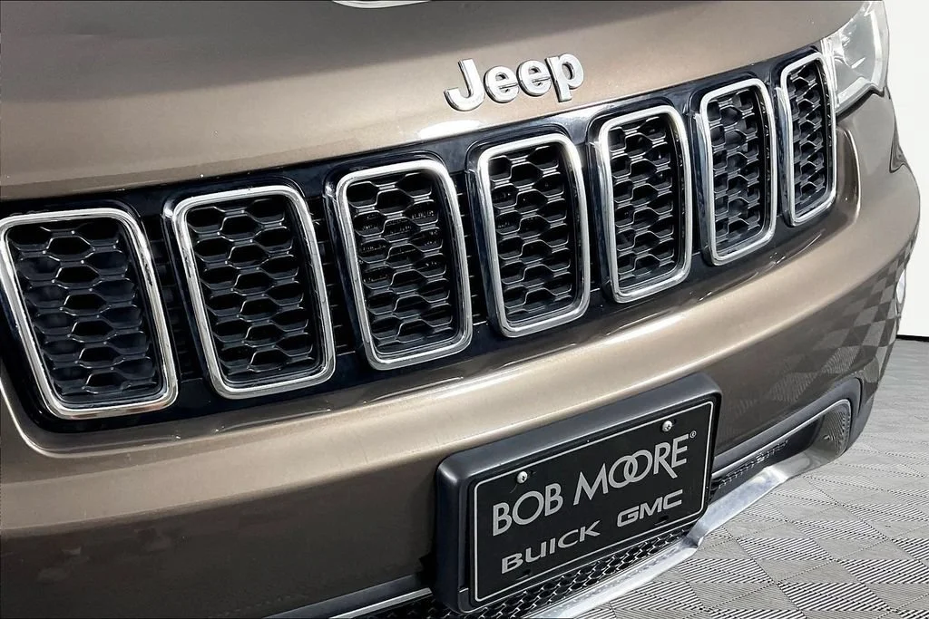 Certified Used 2019 Brown Jeep Limited 4x4 image 30