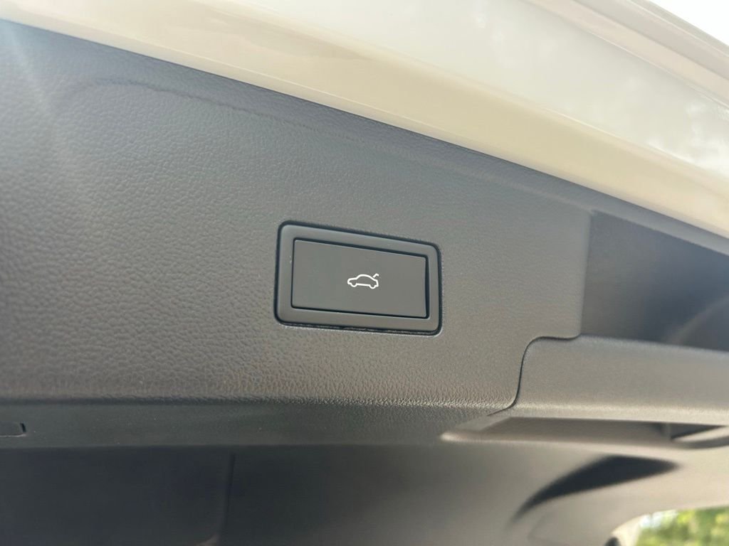 New 2026 White/off-white Volkswagen 2.0T SE w/Technology image 48