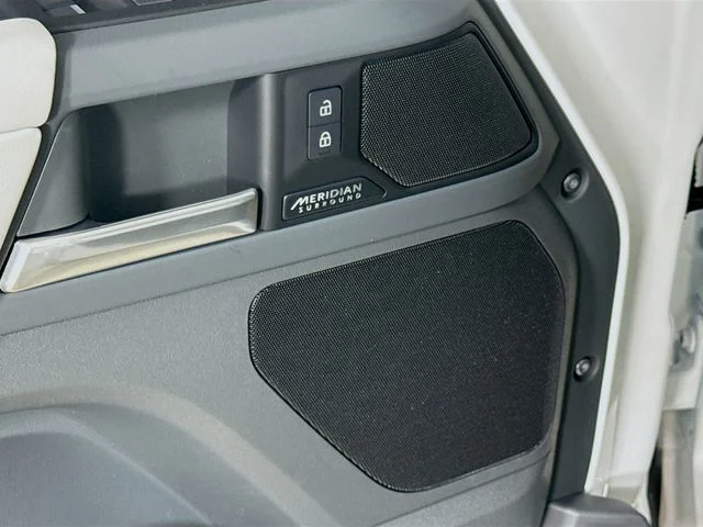 New 2026 Fuji White Land Rover X-Dynamic SE image 21