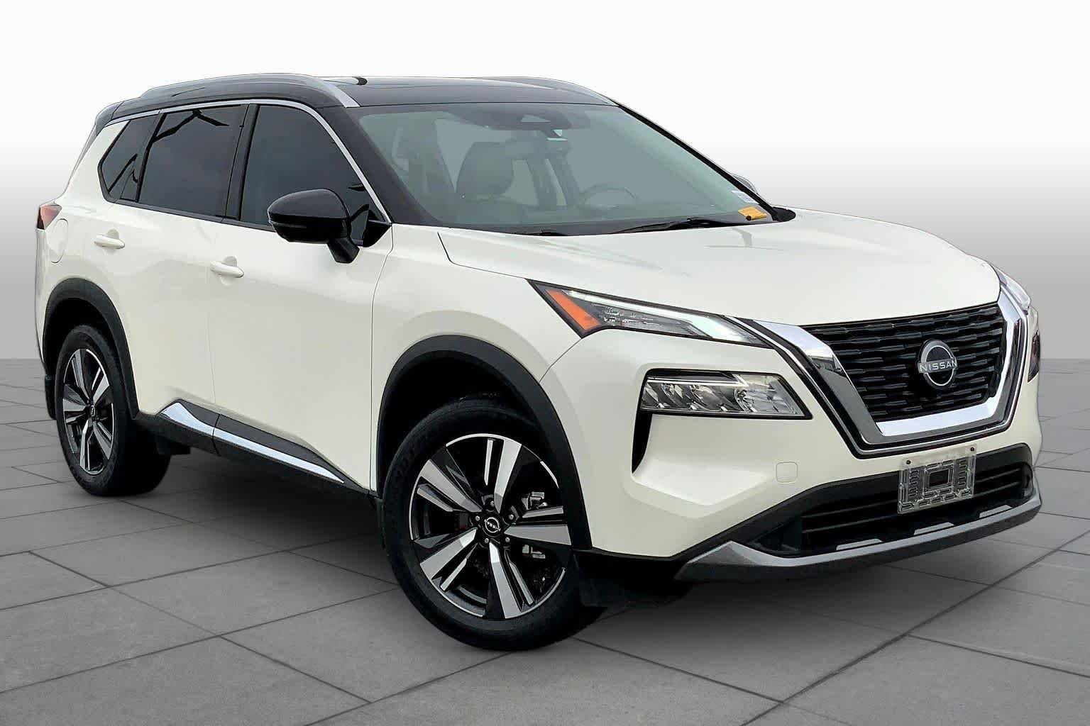 Used 2023 Pearl White Tricoat/Super Black Nissan SL image 4