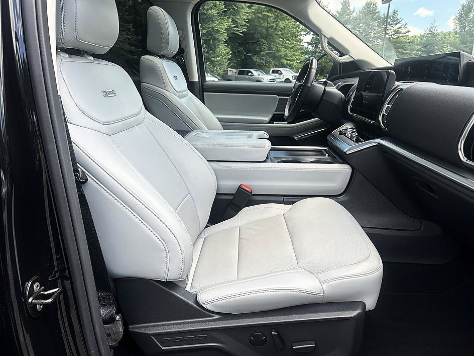 Used 2025 Agate Black Metallic Ford Platinum image 21