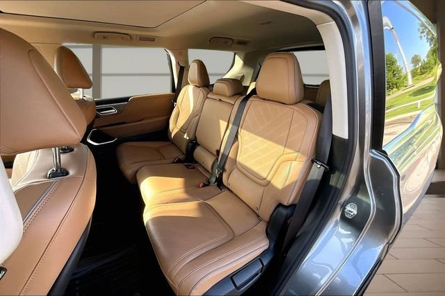 Used 2026 Silver INFINITI LUXE image 25
