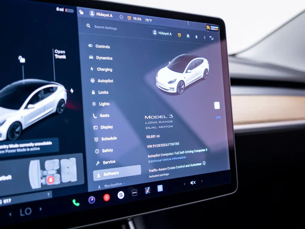 Used 2020 White Tesla Long Range image 31