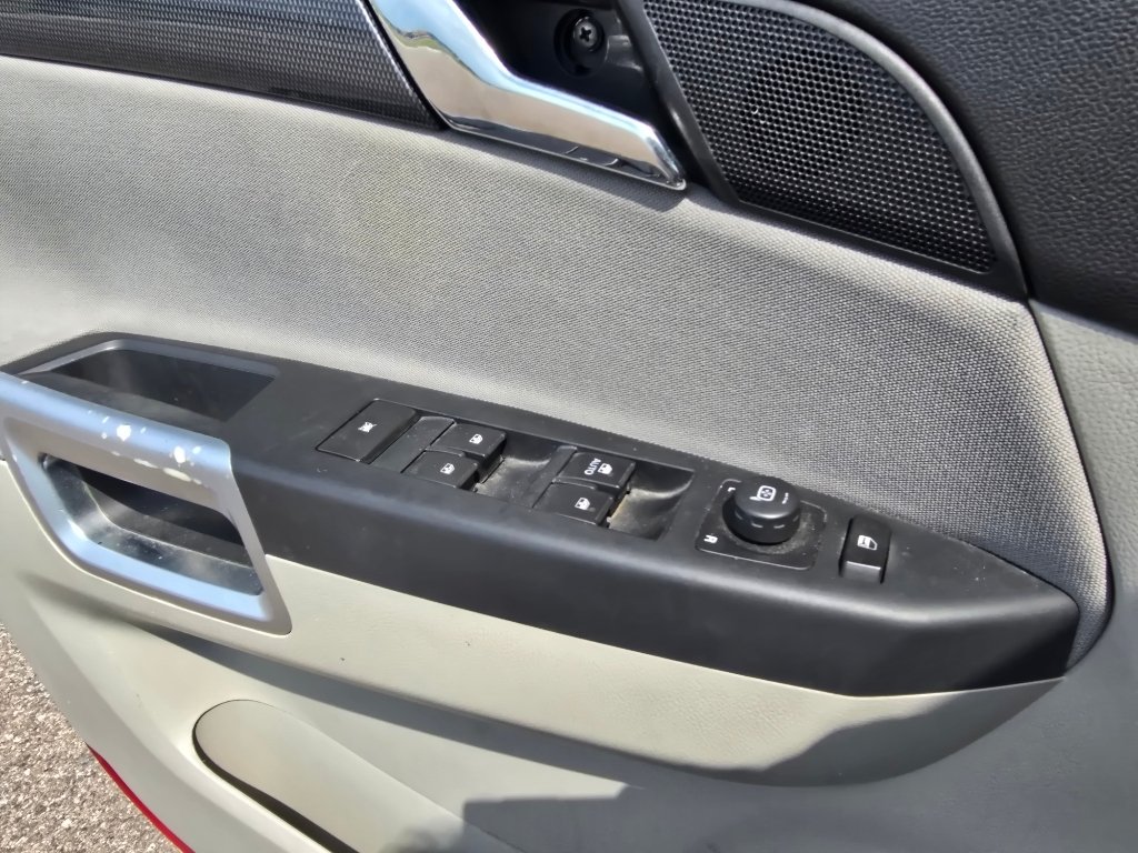 Used 2008 Polar White Saturn XR image 18
