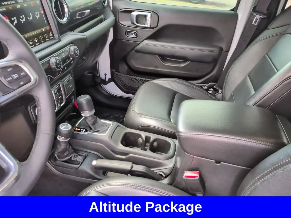 Used 2023 White Jeep Altitude image 24