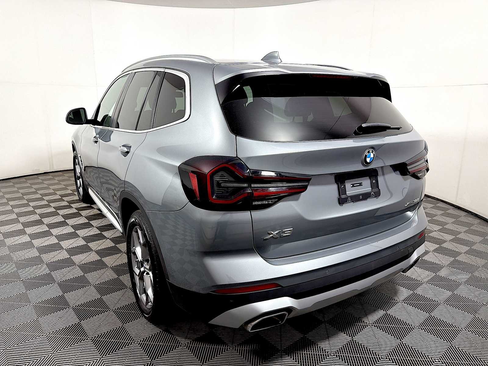 Certified Used 2024 Skyscraper Grey Metallic BMW xDrive30i image 5