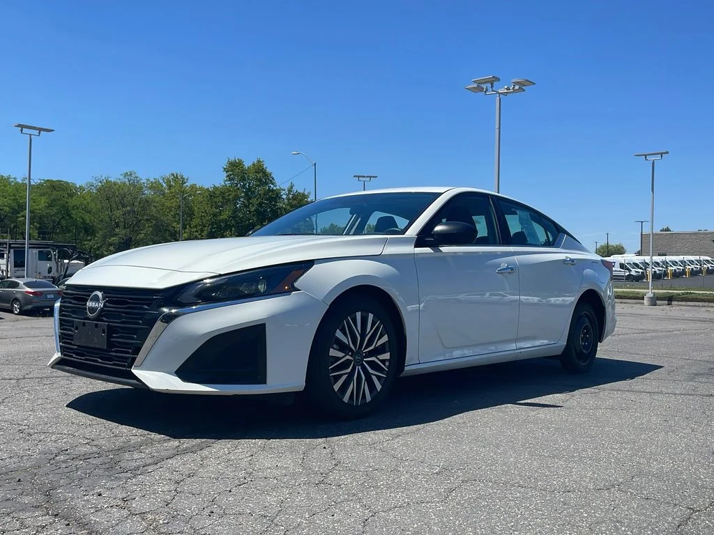 2025 Nissan Altima SV - Photo 30