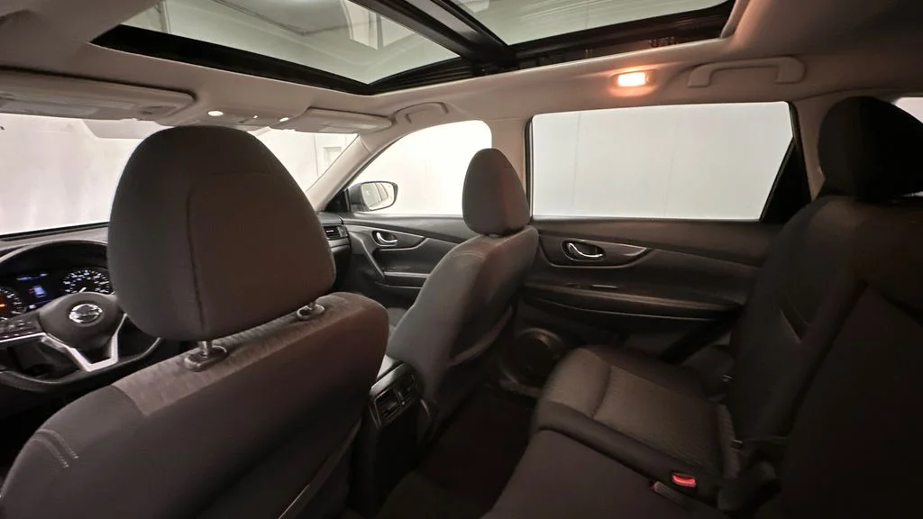 Used 2020 White Nissan SV image 21