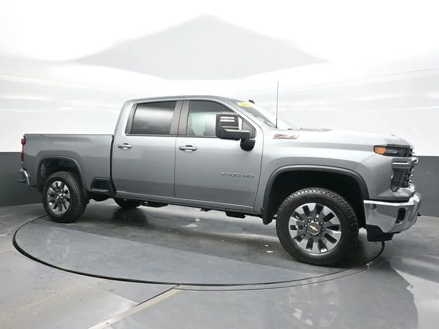Used 2024 Gray Chevrolet LT image 7