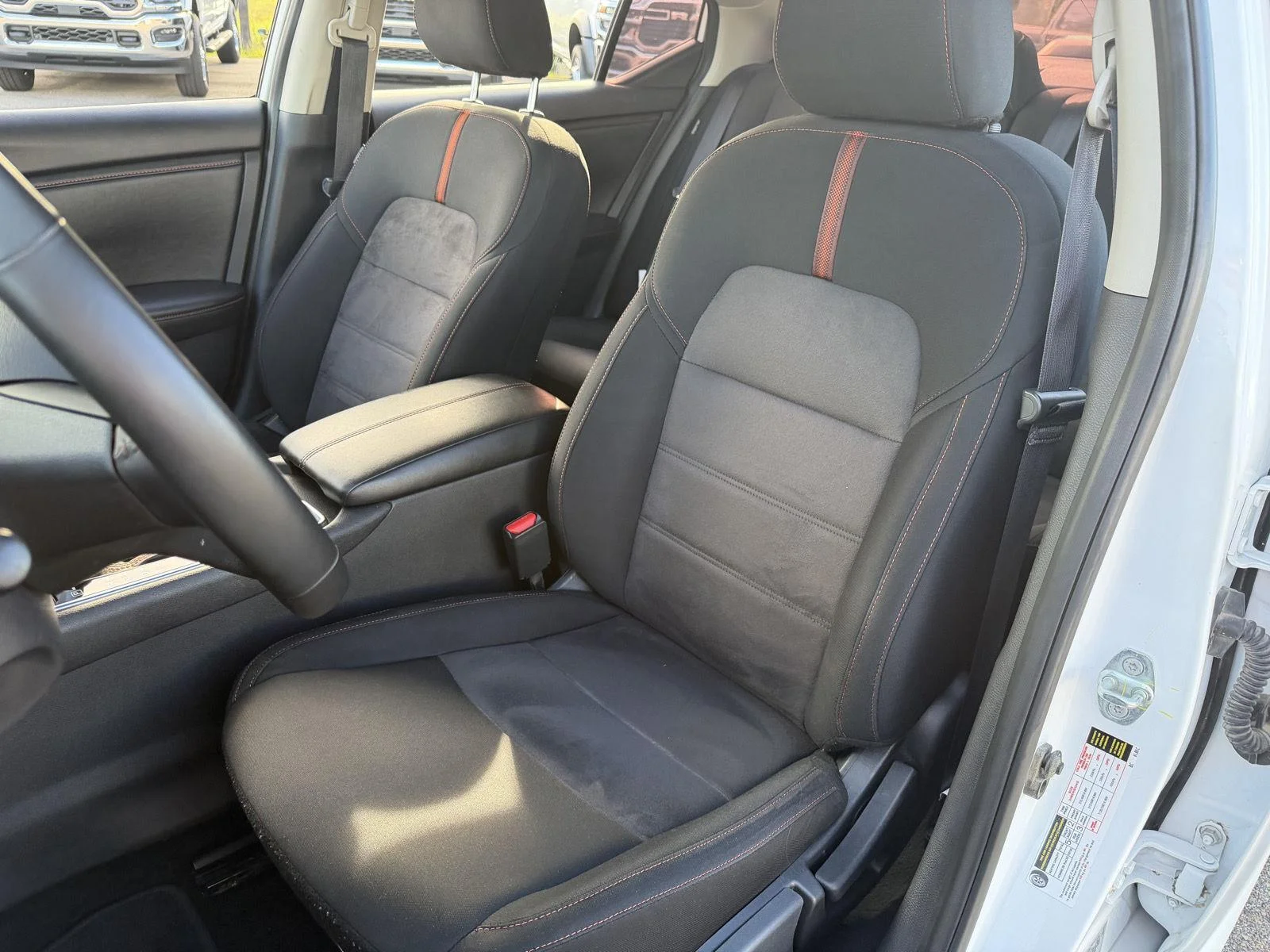 Used 2025 Aspen White/Super Black Nissan SR image 16