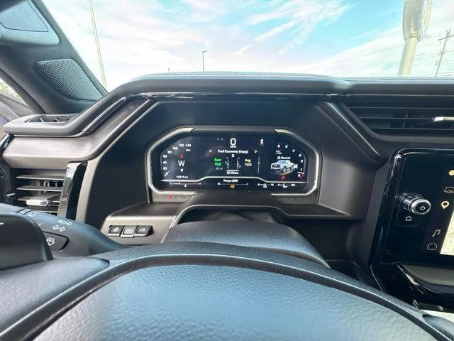 Used 2023 White GMC AT4X image 16