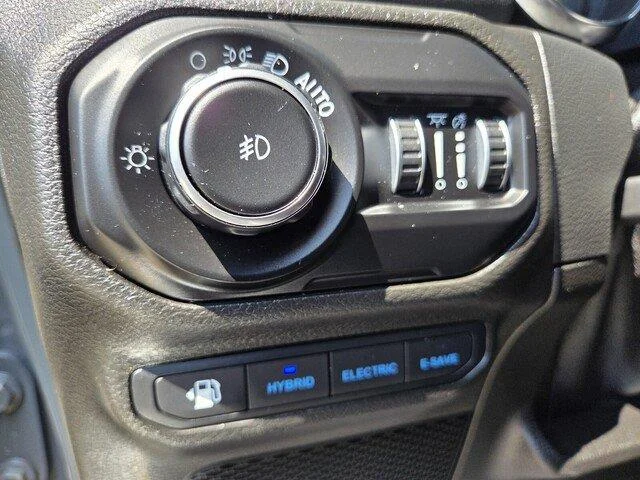 Used 2021 Sting-Gray Clearcoat Jeep Unlimited Sahara image 12
