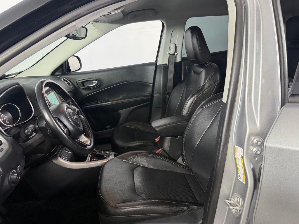 Used 2019 Silver Jeep Limited image 21