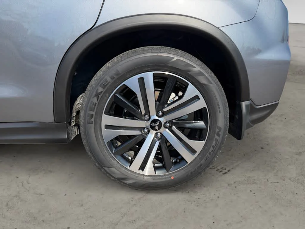 New 2026 Mercury Gray Metallic Mitsubishi ES image 9