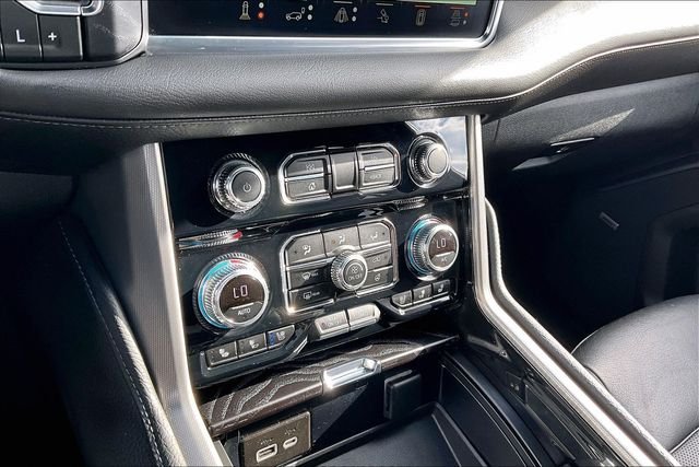 Used 2023 White GMC Denali image 31