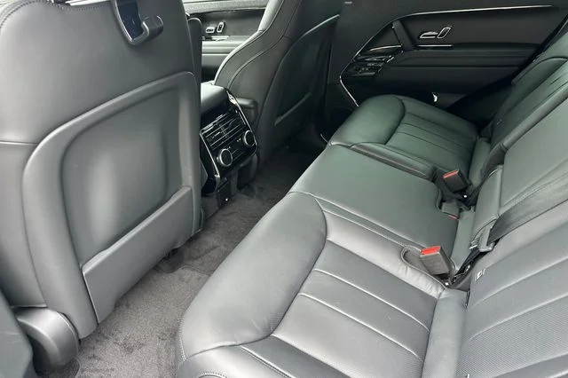 New 2026 Santorini Black Land Rover Dynamic SE image 11