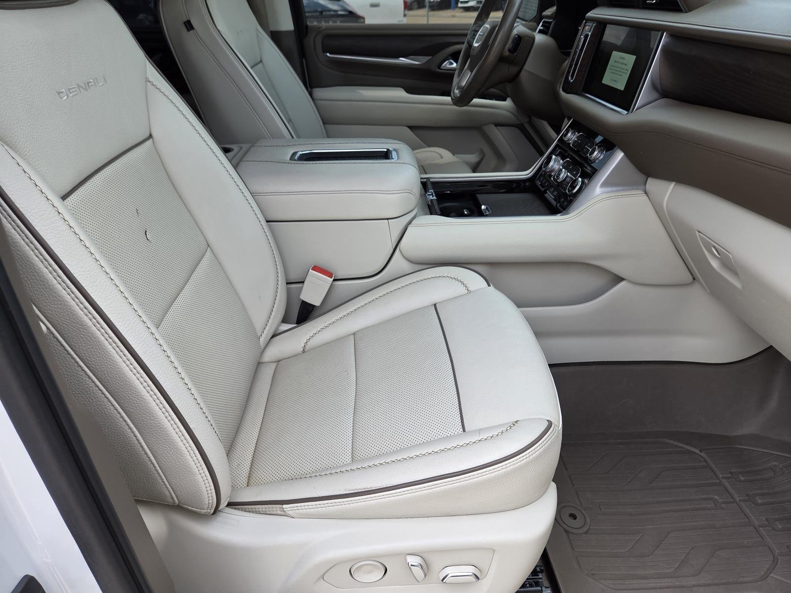 Used 2022 White Frost Tricoat GMC Denali image 39