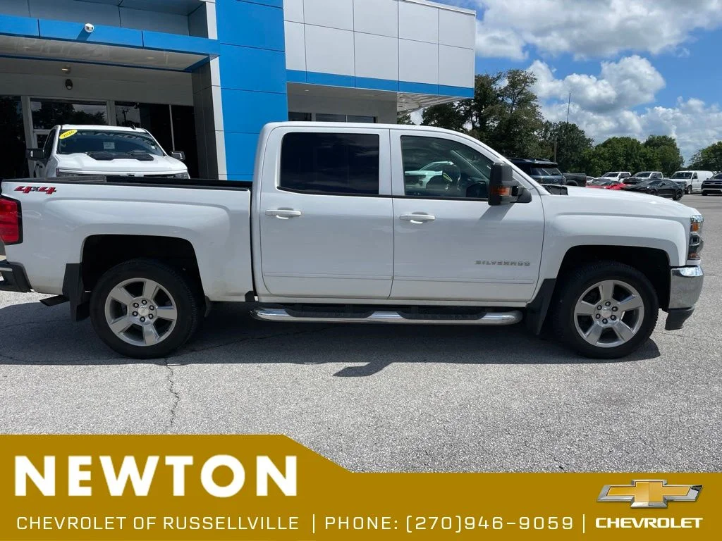 Used 2018 Summit White Chevrolet LT image 16