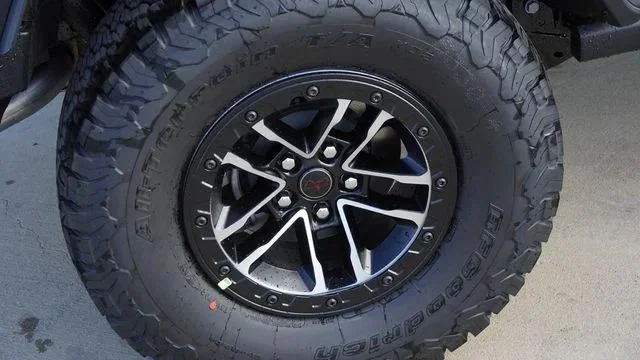 New 2026 Granite Crystal Metallic Clear-Coat Exterior Paint Jeep Rubicon image 11