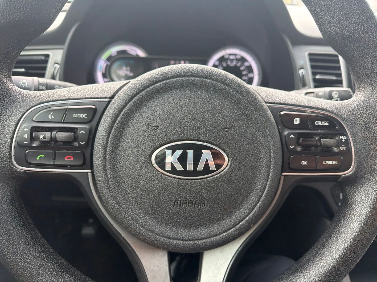 Used 2019 Silky Silver Kia LX image 19