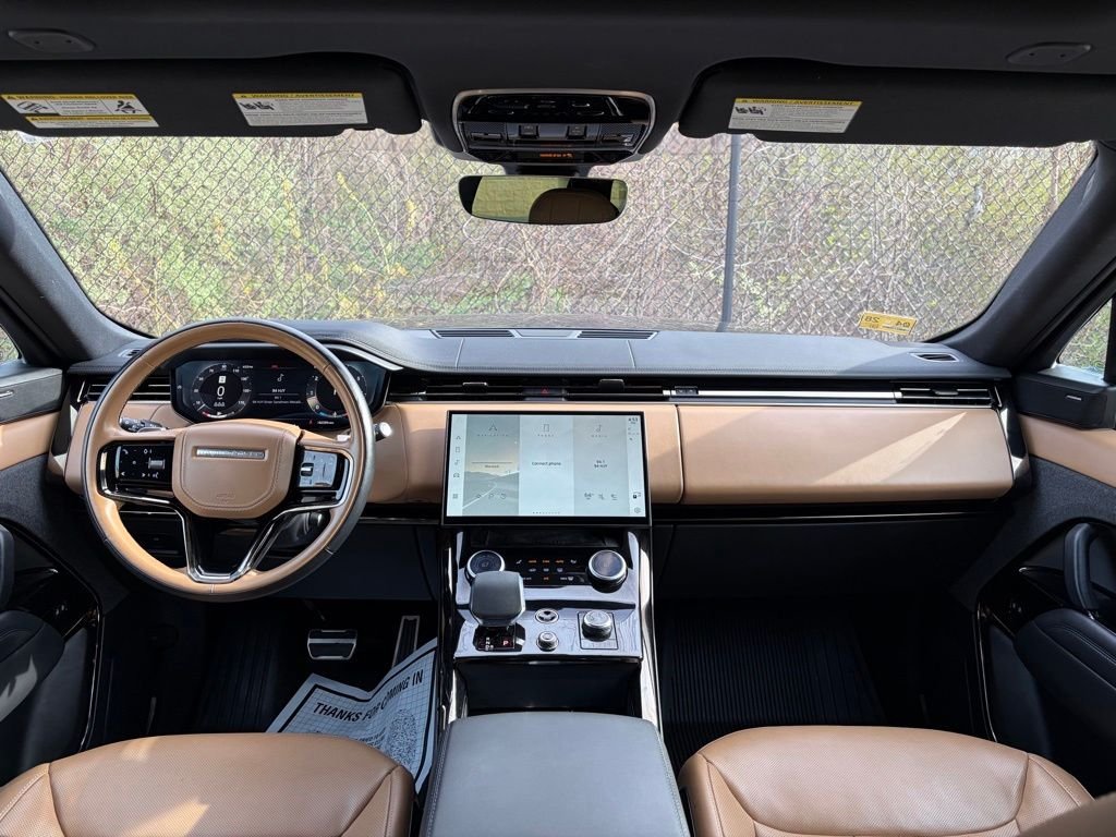 Used 2023 Gray Land Rover SE Dynamic image 18