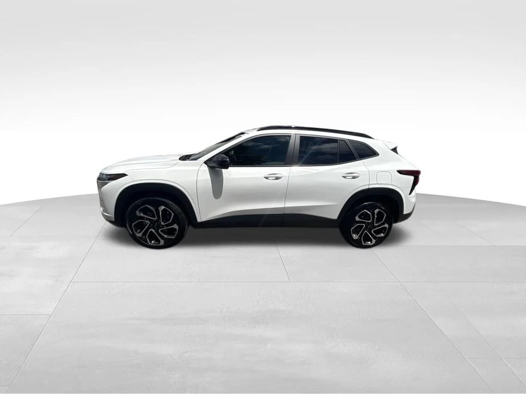 Used 2025 White Chevrolet 2RS image 4