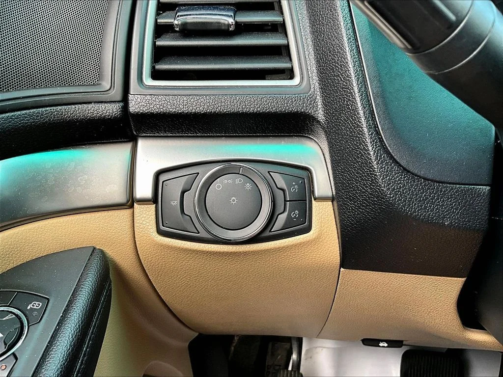 Used 2016 Red Ford Base image 15