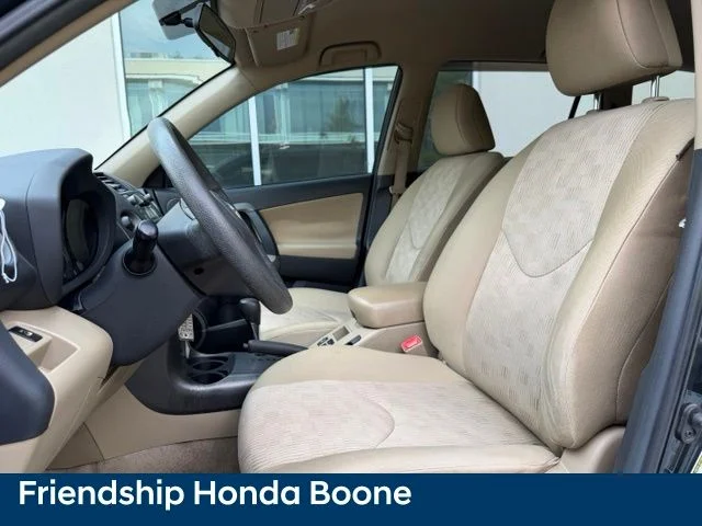Used 2010 Green Toyota Base image 15