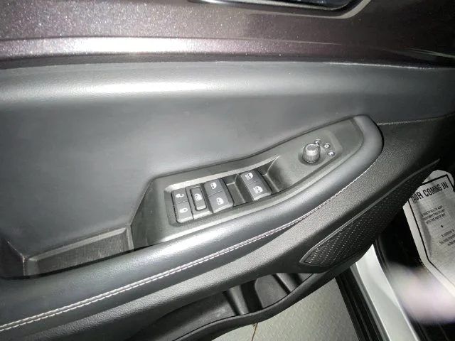 Used 2021 Silver Jeep Laredo image 13