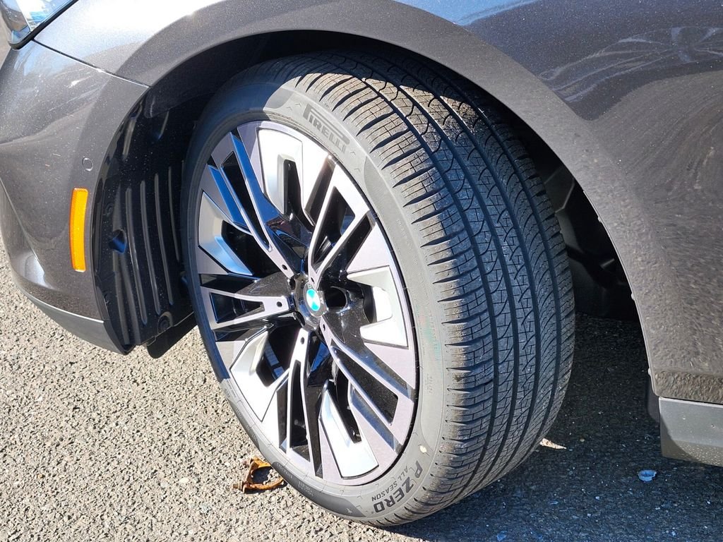 Used 2026 Gray BMW 530i xDrive image 31