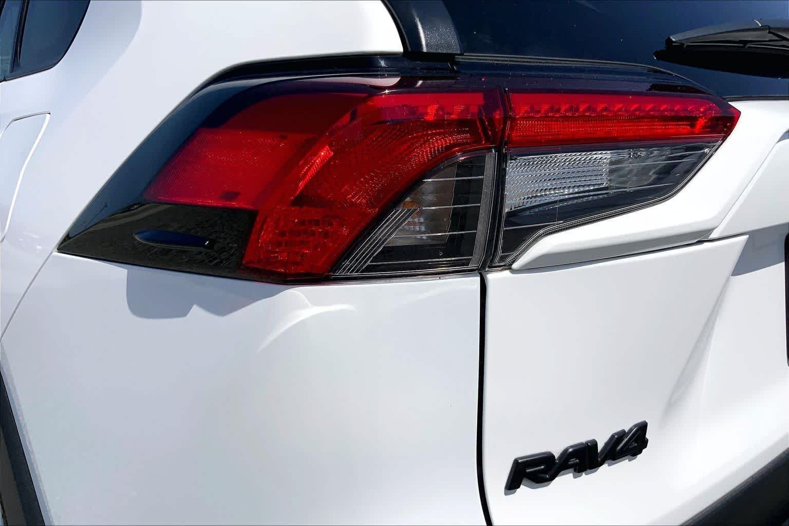 Used 2025 Ice Cap Toyota XLE image 28
