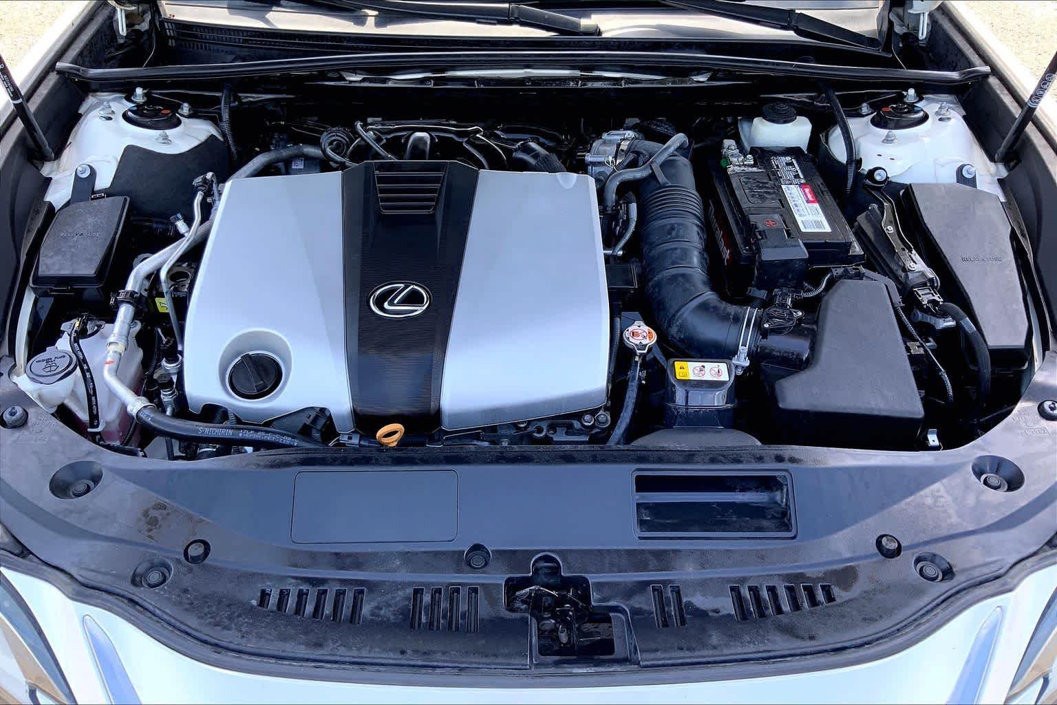 Used 2019 Eminent White Pearl Lexus  image 31