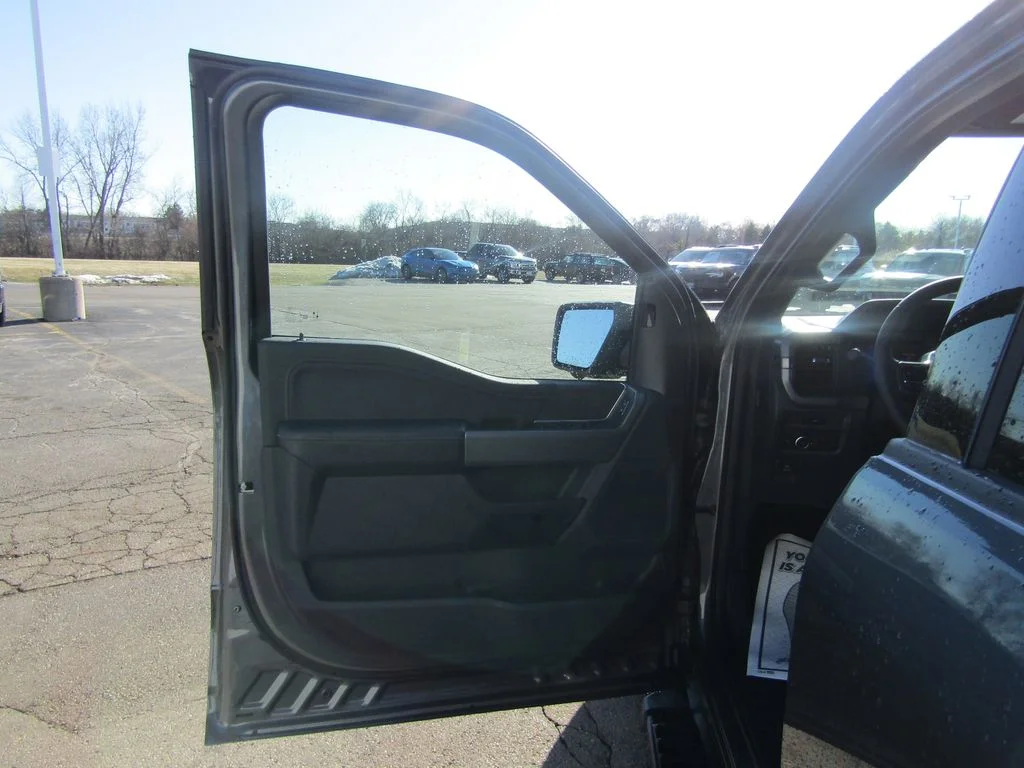 New 2026 Carbonized Gray Metallic Ford XLT image 21