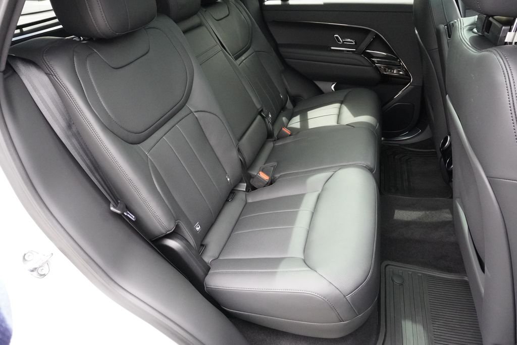 New 2026 Borasco Grey Land Rover SE image 27
