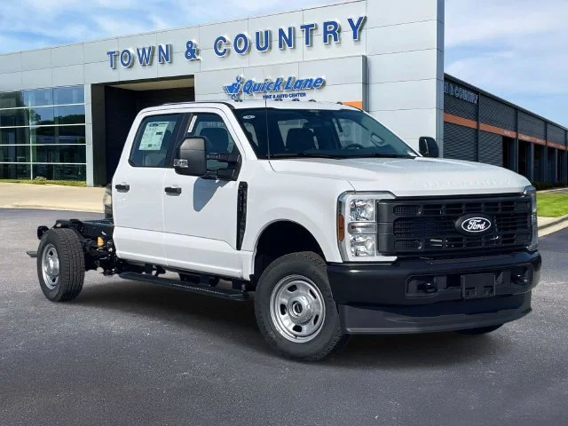2027 Ford F-350 Super Duty Chassis Cab XL