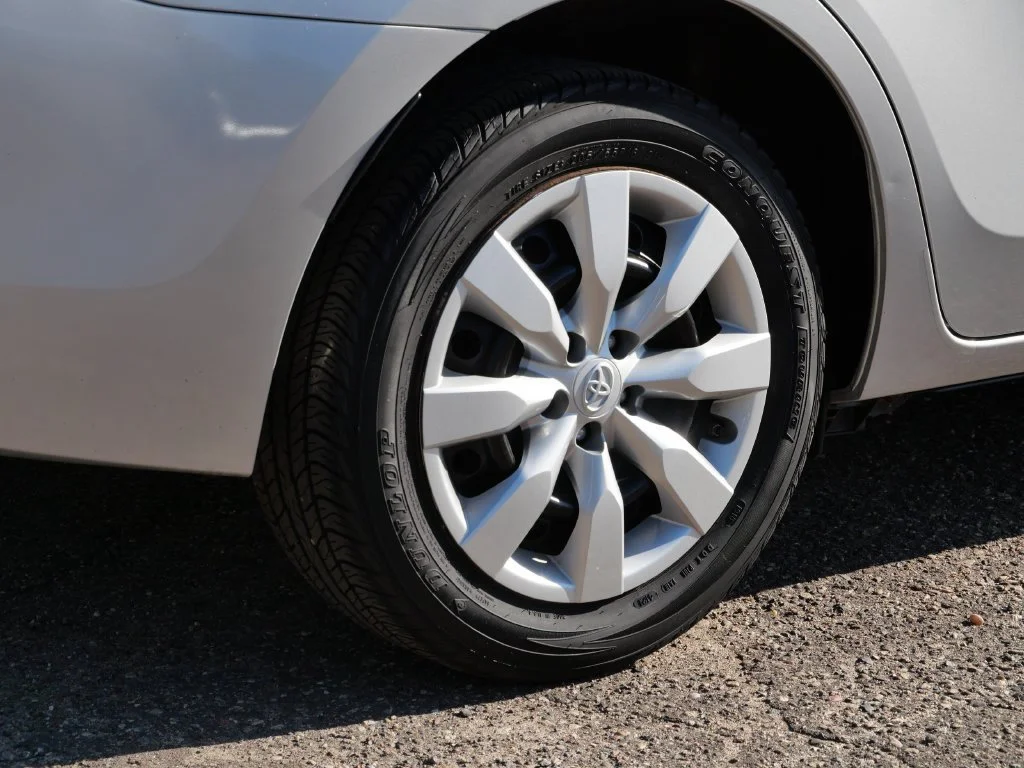 Used 2016 Silver Toyota LE image 7