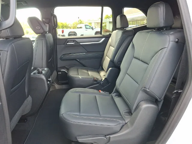 New 2027 Glacier White Tricoat GMC Elevation image 9