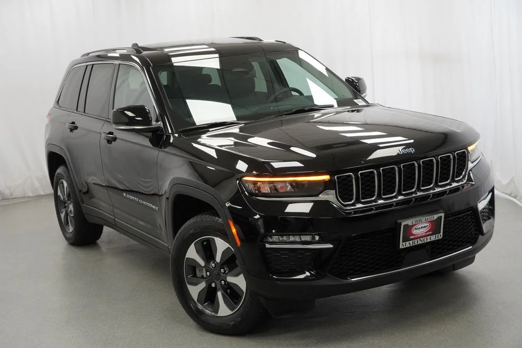 Used 2022 Black Jeep 4xe image 9