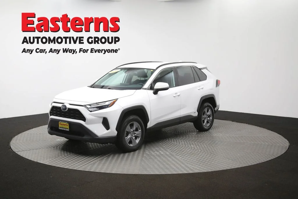 Used 2022 White Toyota XLE image 55
