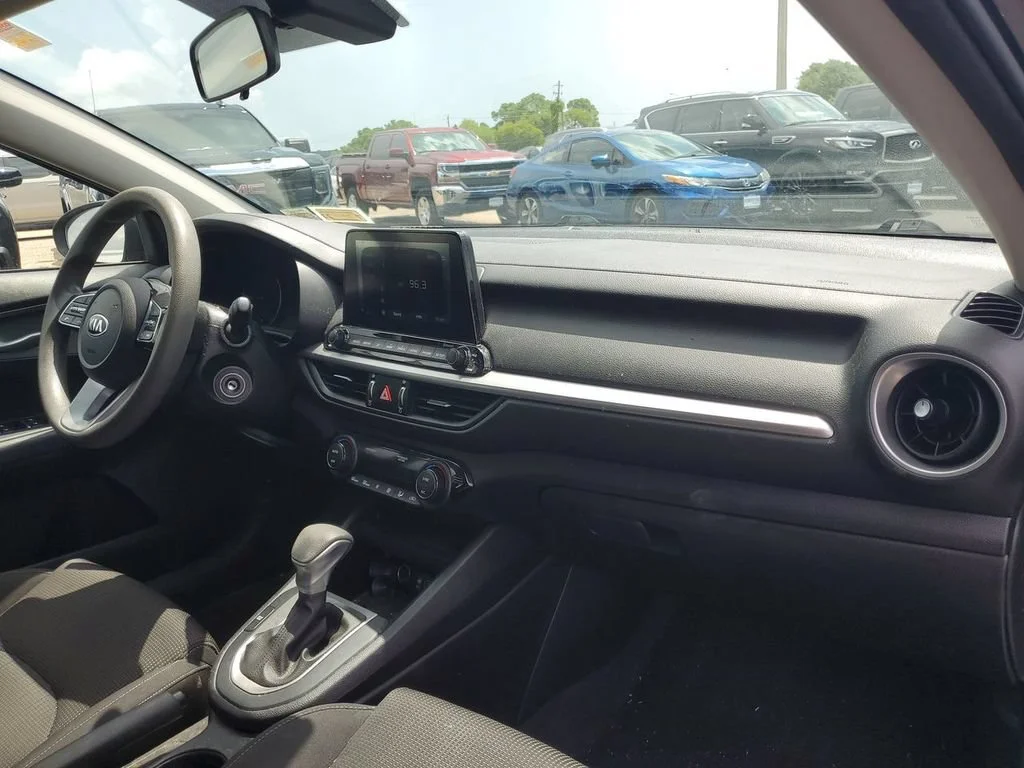 Used 2019 Black Kia LXS image 34