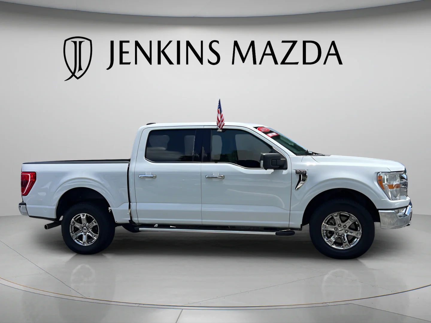 Used 2023 Oxford White Ford XLT image 8